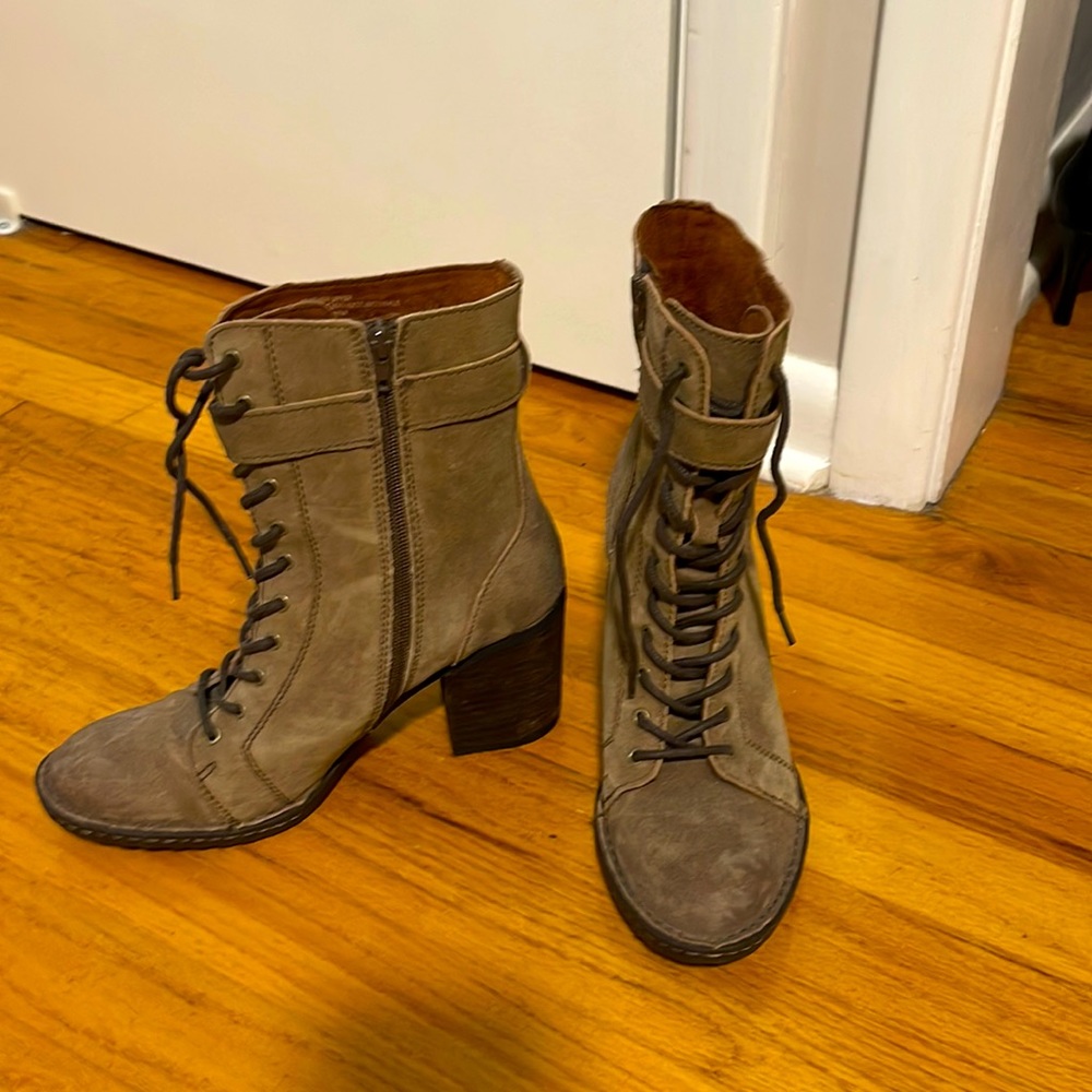 EUC Born Cass Boots - size 8 - Picture 2 of 12